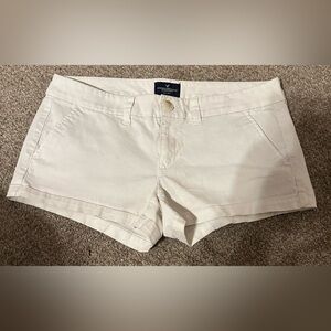 OLD NAVY size 8, WHITE, Shortie Stretch shorts.